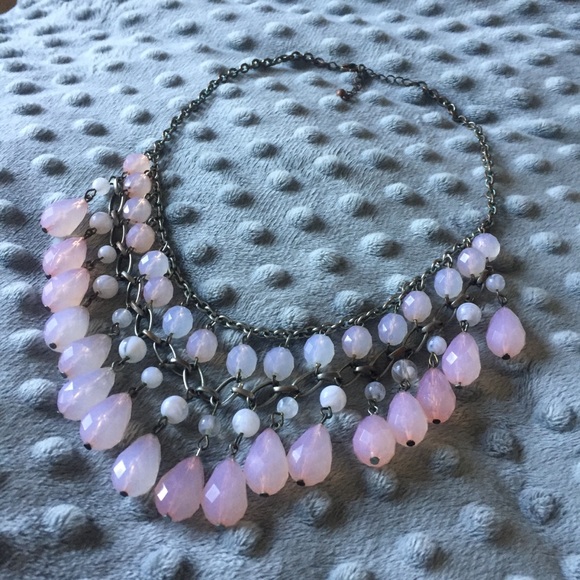 Francesca’s Bib Necklace in Pink - Picture 3 of 3